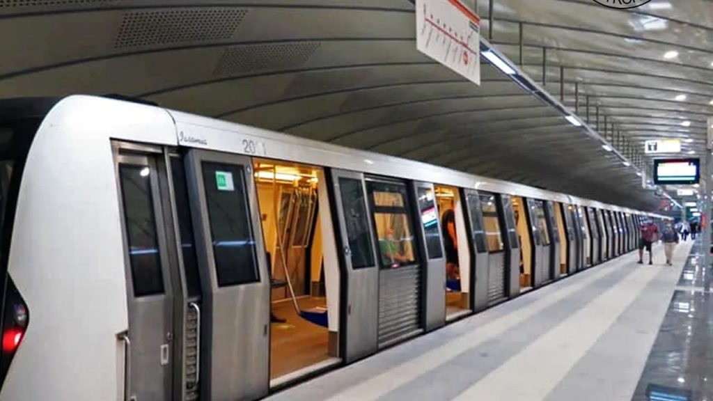 Tentativă de suicid la Metrou. O tânără de 24 de ani ar fi coborât pe șine