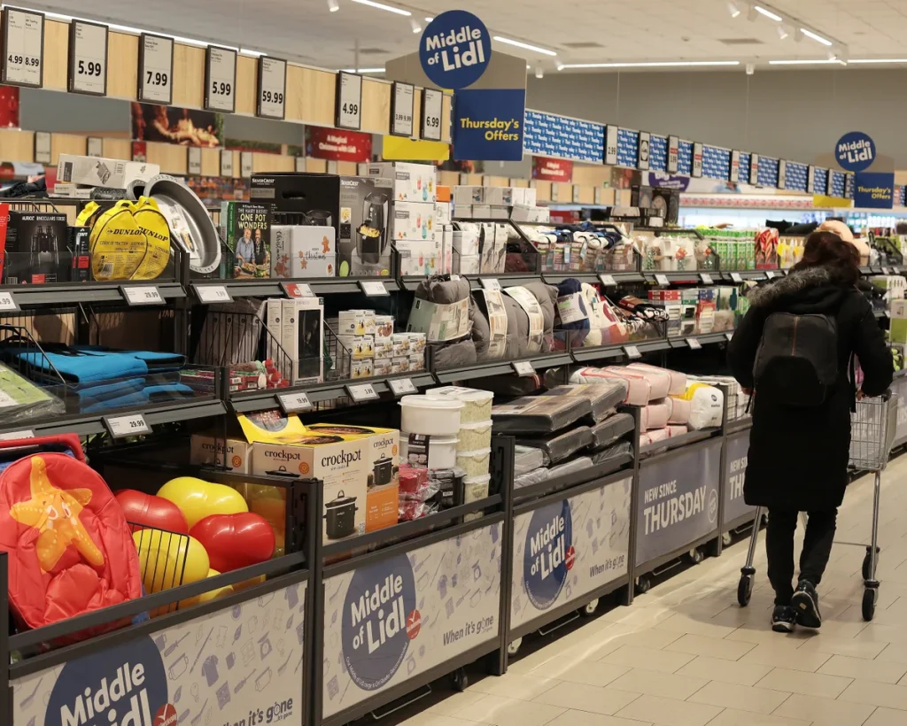 Ce cumpără românii cel mai mult din magazinele Lidl