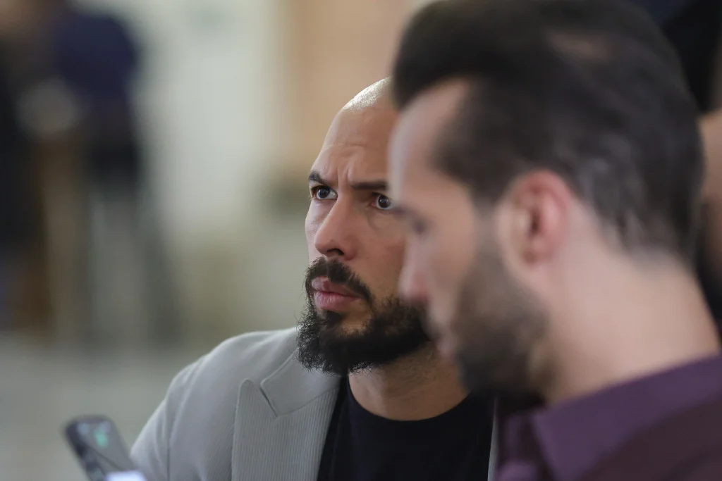 Frații Tate rămân în arest în SUA. „Dispun de o capacitate excepţională de a fugi”, a decis o judecătoare din Miami
