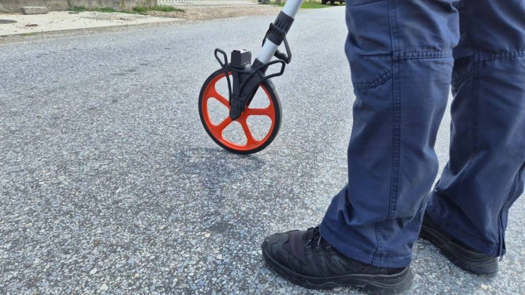 ACCIDENT la Blaj: Biciclist de 61 de ani, lovit de o autoutilitară. Victima a fost transportată la spital