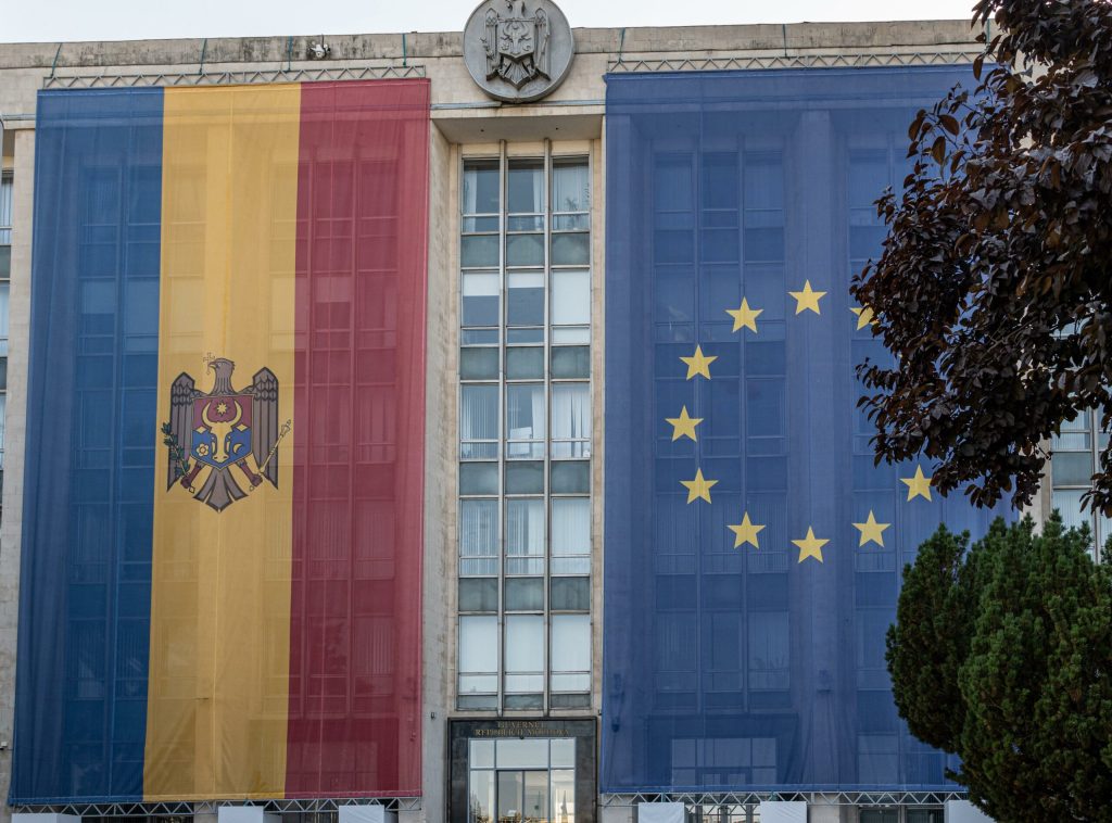 Republica Moldova accelerează reformele privind aderarea la UE, iar Bruxelles-ul abia mai ține pasul. Chișinăul primește resurse suplimentare