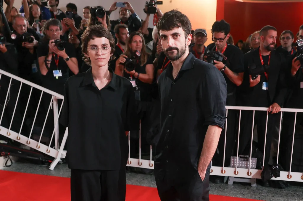 Documentarul ovaționat 25 de minute la Festivalul de Film de la Veneția. „Îi lăsăm pe soldați și ofițeri să vorbească despre ce au făcut”