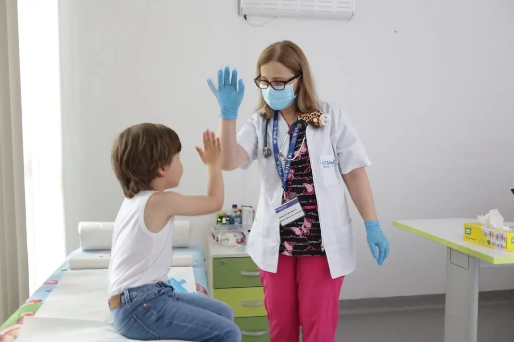 Ce trebuie să verifice pediatrul odată cu intrarea în colectivitate a copiilor. „Investigaţiile de rutină pot preveni boli grave”