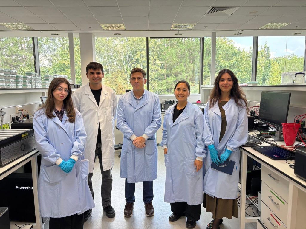Cum va fi citit ADN-ul românilor | Cea mai mare capacitate de secvențiere genomică e dezvoltată în România prin proiectul ROGEN