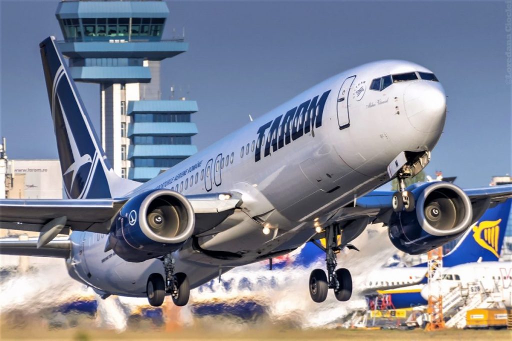 VIDEO | TAROM inaugurează prima aeronavă Boeing 737 MAX 8 din flotă, denumită „Mircea Lucescu” / Pe ce rute va zbura