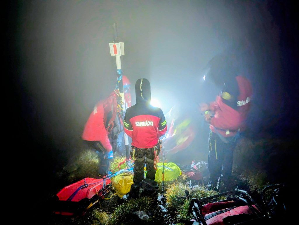 Un turist a murit în Munții Făgăraș / Salvamont avertizează că recuperarea cadavrului este dificilă