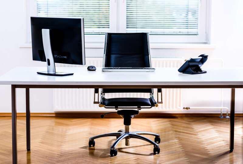 Proiect: Directorii să fie recrutați prin concurs organizat de școală, iar autoritatea locală să verifice anual planul de management și să poată propune eliberarea din funcție, dacă sunt nereguli / Consiliul de administrație al școlii să poată numi, evalu