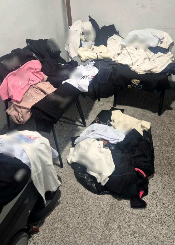 Produse “de firmă” confiscate de polițiști dintr-un magazin din Târgu Jiu