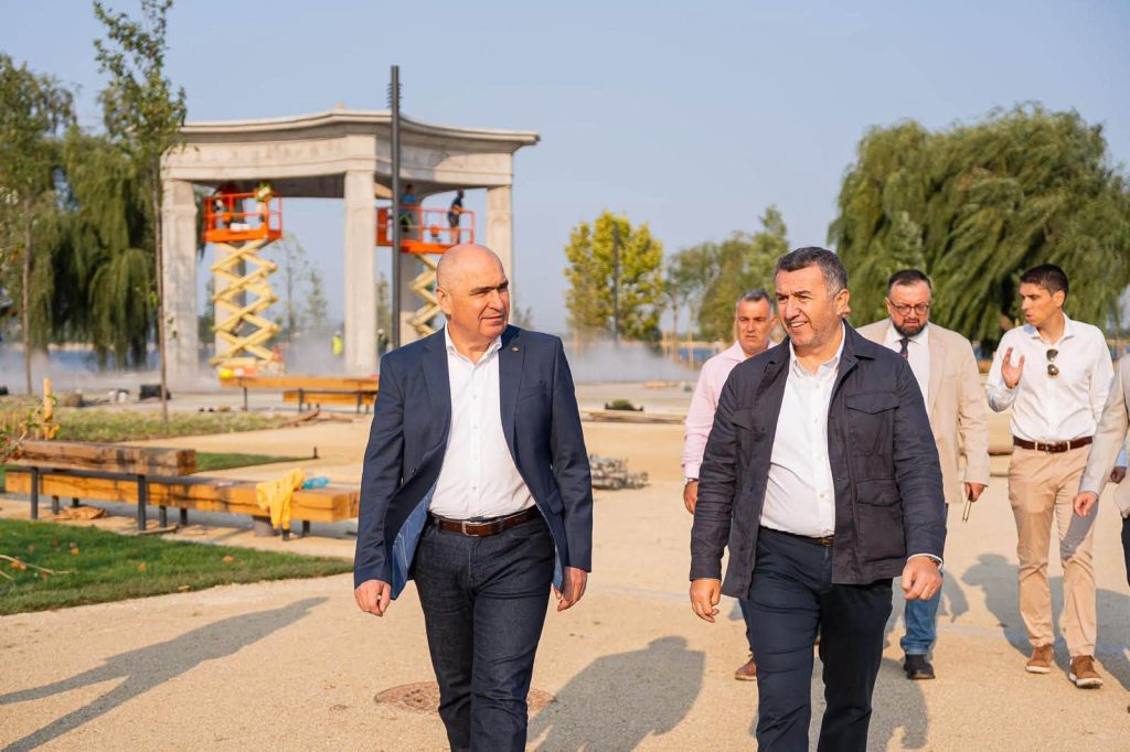 Bolojan, vizită pe Insula Lacul Morii: O investiţie de aproape 59 de milioane de lei / Parcul se deschisă pe 18 septembrie
