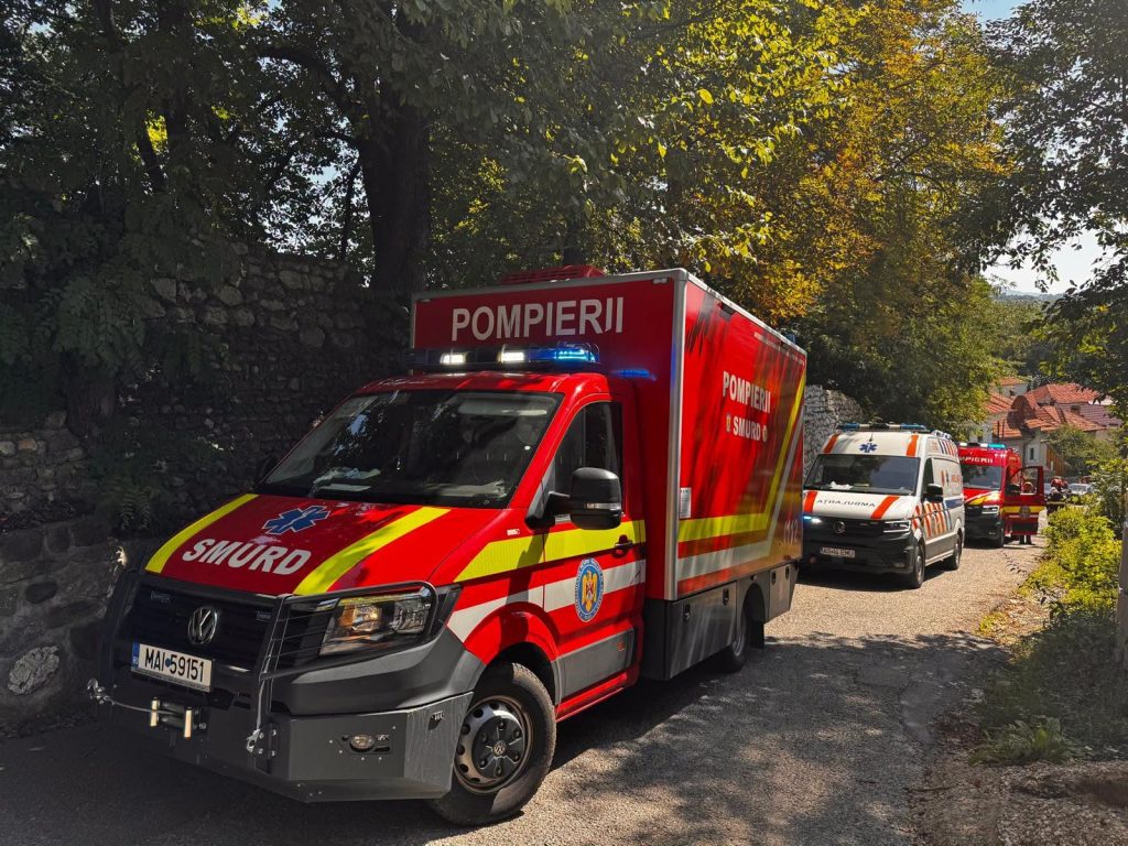 Accident cumplit în județul Mureș. Două persoane au murit și alte patru au avut nevoie de îngrijiri medicale, printre care și un copil