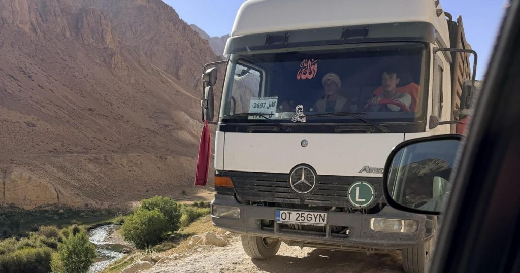 „Ce făcurăți, bă, nărozilor? Vă rătăcirăți?” Misterul camionului cu numere de Olt ajuns pe drumurile din Afganistan