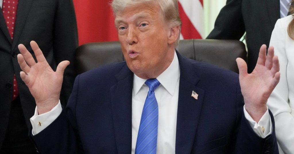 Trump promite să elimine taxele vamale pentru whiskeyul irlandez. „În numele Statelor Unite, le voi elimina”