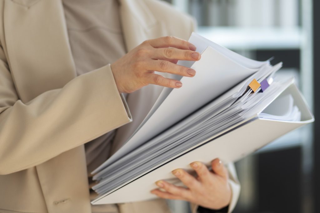 Încep luni înscrierile pentru concursul de directori în școli / Sunt peste 7.800 de posturi vacante în învățământul preuniversitar