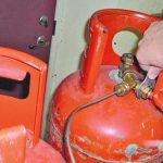 Timiş - Două persoane la spital şi un imobil distrus în proporţie de 80%, în urma unui incendiu