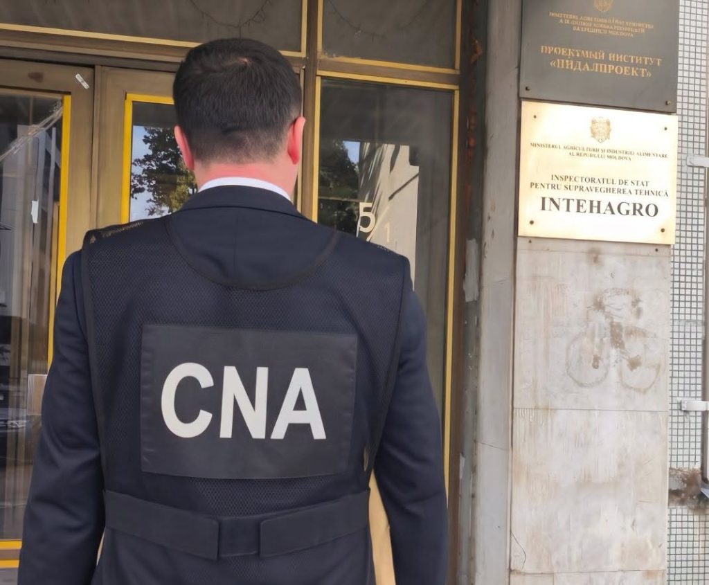 Percheziții CNA la „InTehAgro”: Mai multe persoane, vizate într-un dosar de corupție