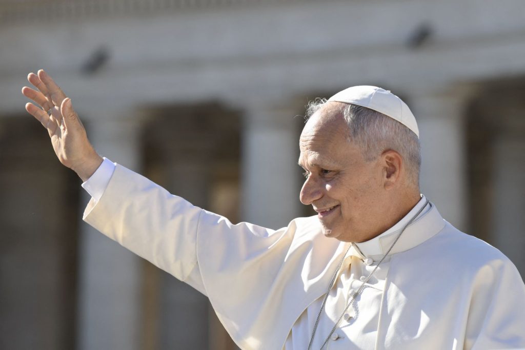 Papa Leon al XIV-lea împlinește 71 de ani. Primul său an de pontificat, marcat de apeluri repetate la pace