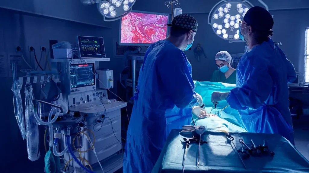 Operație sau radioterapie în cancerul de prostată? Cum se face alegerea și ce strategii reduc efectele adverse