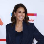 Teri Hatcher o înlocuieşte pe Vanessa Williams în rolul Mirandei din musicalul „Diavolul se îmbracă în Prada”