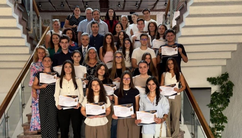 24 de tineri premiați de Primăria Mediaș pentru rezultatele de la Bacalaureat și Evaluarea Națională | VIDEO