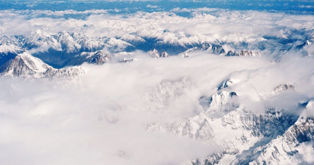 Viața a milioane de oameni din Himalaya, care trăiesc sub nivelul lacurilor glaciare, în pericol din cauza topirii ghețarilor (raport)