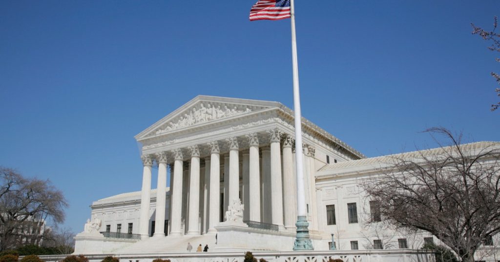Înfrângere pentru Trump. Curtea Supremă îi respinge recursul de a restricţiona votul prin corespondenţă. „Victorie pentru democrație”