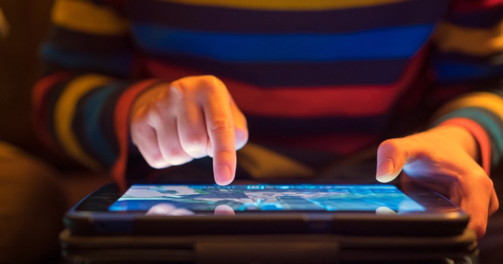 Comisia Europeană pregătește interdicții pentru rețelele sociale și chatboturile AI în cazul minorilor sub 15 ani