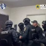 Zeci de percheziţii în judeţul Arad, la persoane cercetate pentru trafic de droguri de mare risc/ Un arădean este cercetat şi pentru că şi-a pus casa la dispoziţie pentru petreceri tematice unde s-ar fi consumat stupefiante