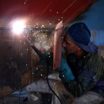 INS: Producţia industrială, în creştere uşoară, ca serie brută, în iulie, faţă de luna anterioară. Scădere de circa 4%, în primele şapte luni