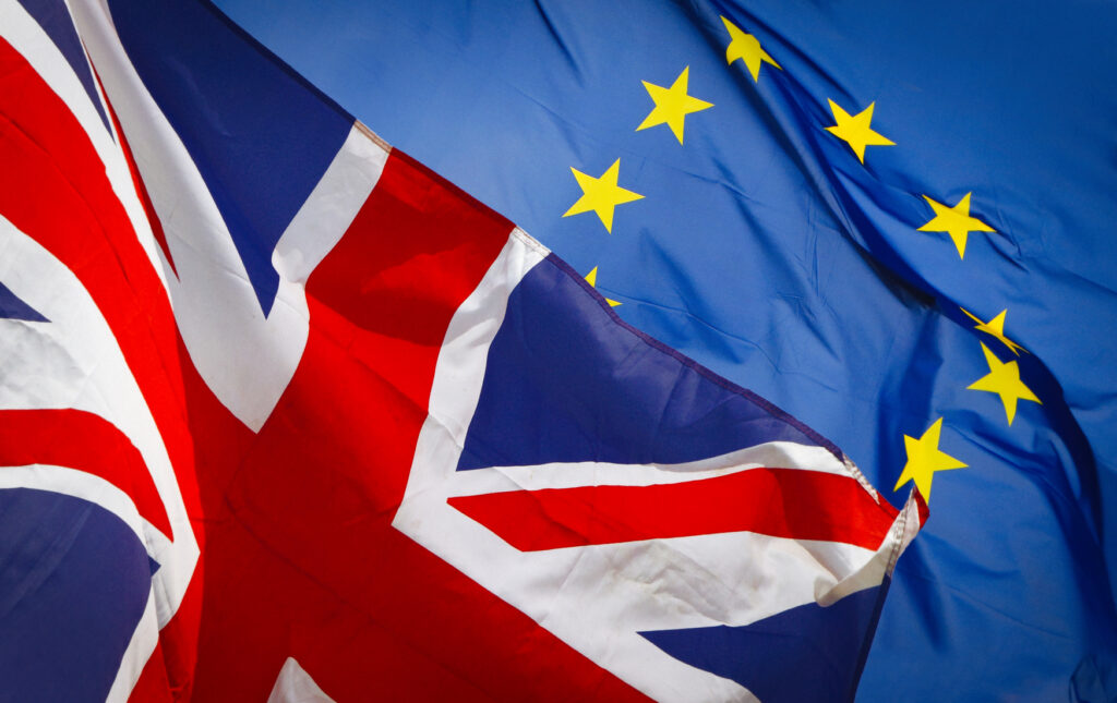 Britanicii ar putea avea restricții la cumpărarea caselor de vacanță în Europa. Ce pregătește Parlamentul European
