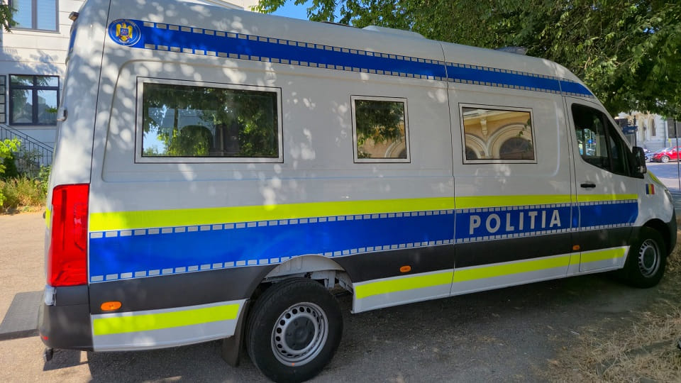 Bărbat de 32 de ani din Teiuș, reținut după ce ar fi încălcat ordinul de protecție. Nu ar fi păstrat distanța de 15 metri față de o femeie