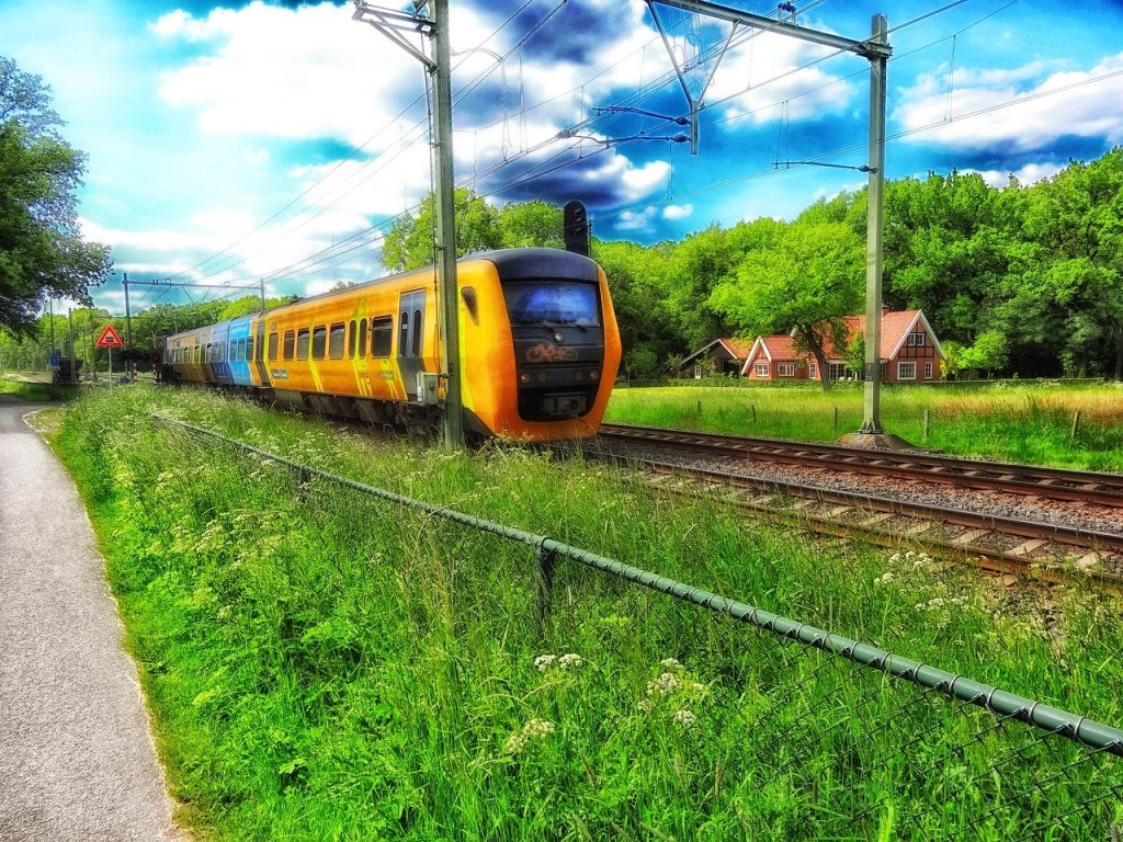 Traficul feroviar a fost perturbat în centrul și nordul Olandei, după ce mai multe țevi au fost atașate intenționat de șine / Aproximativ 20 de incidente au fost raportate / Poliția a deschis o anchetă