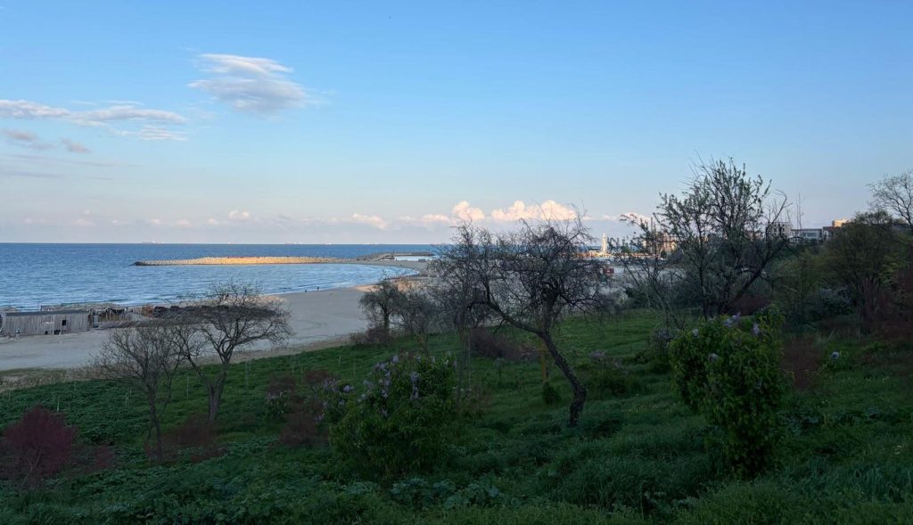 Vremea va fi normală termic, în Dobrogea și pe litoral, cu cel mult 25 de grade Celsius în aer