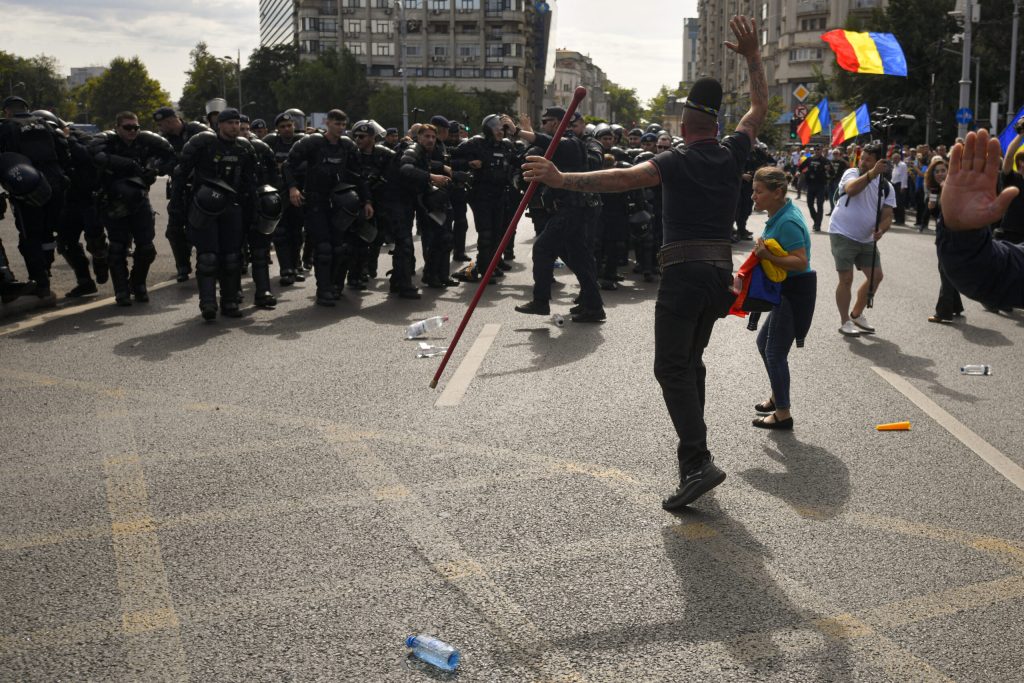 Protestul fermierilor din Piața Victoriei, marcat de violențe: 26 de persoane au fost duse la poliție. 24 de răniți, între care opt jandarmi