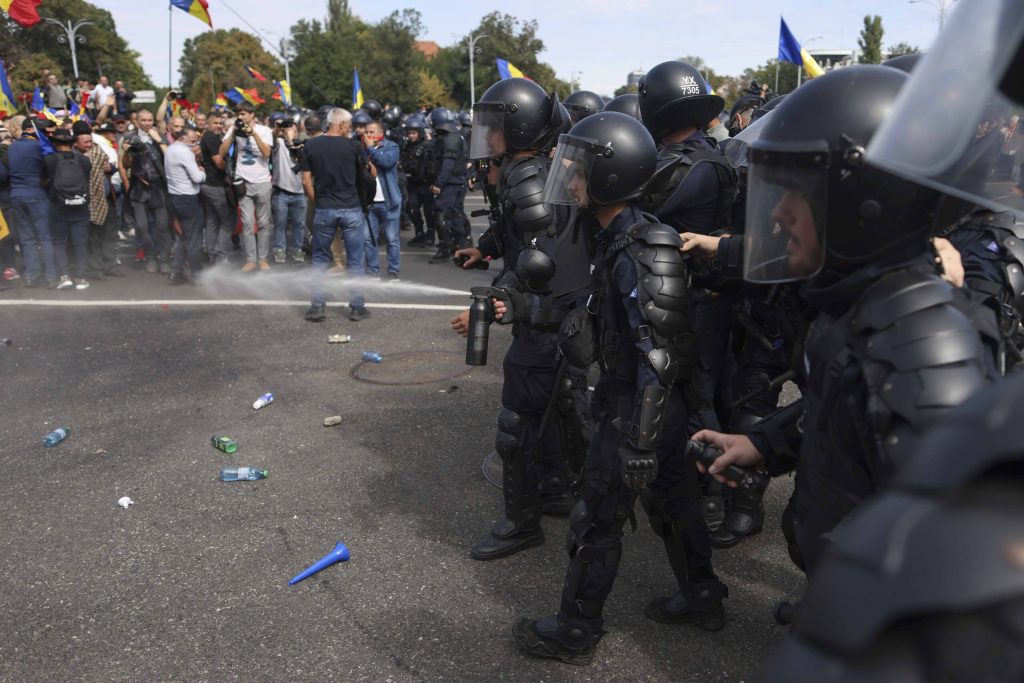 Reacții politice după protestele violente ale oierilor din Piața Victoriei. Apeluri la calm, dialog și condamnarea violențelor
