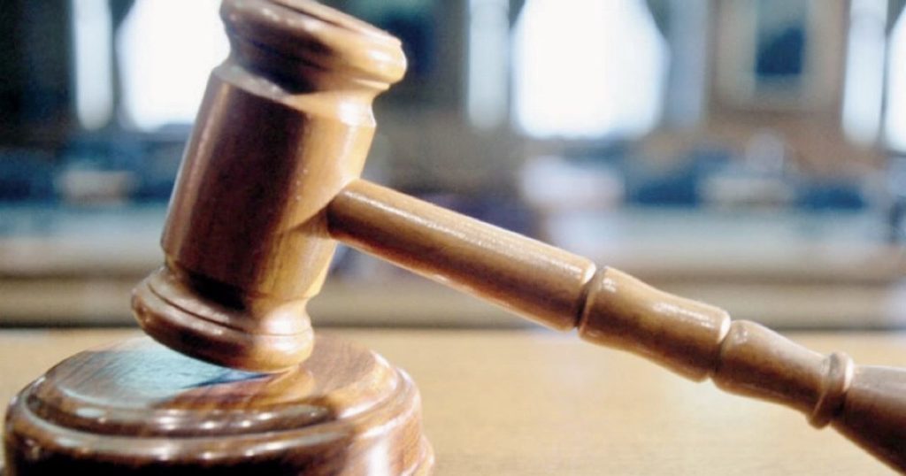 Director concediat după ce s-a plâns de bonusul de 35.000 de euro. A primit despăgubiri de 138.000