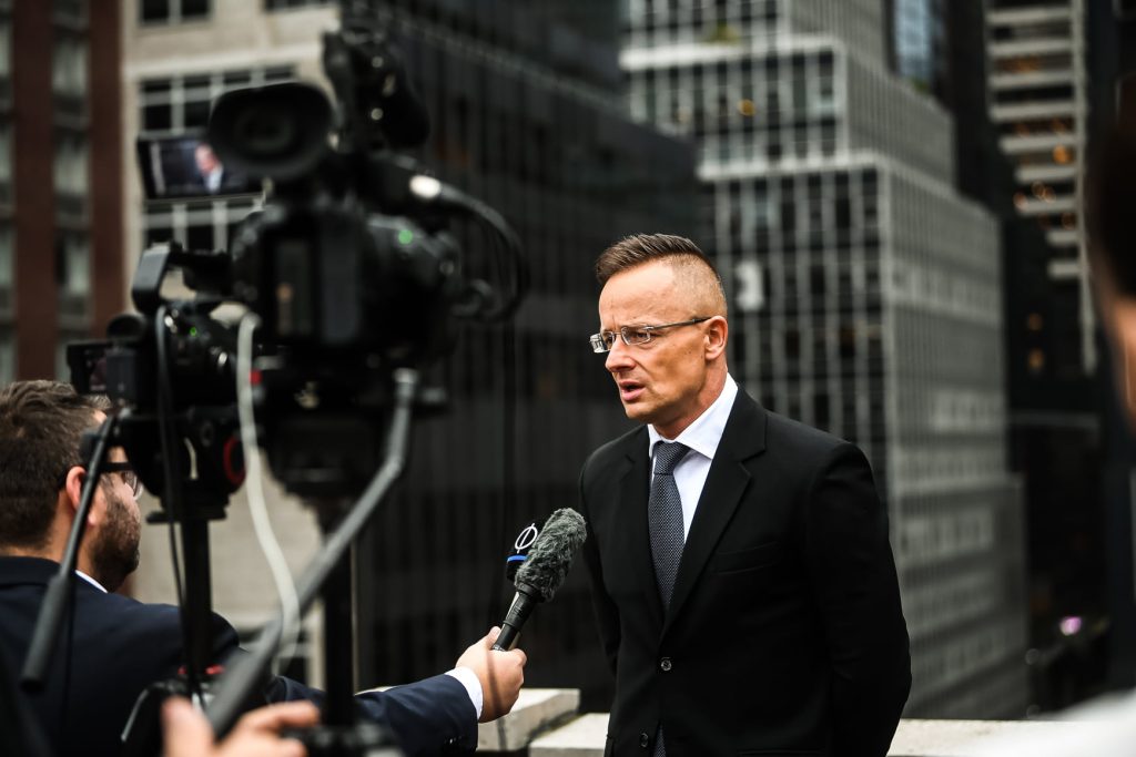 Peter Szijjarto, fost ministru ungar de externe, vizat de o plângere penală pentru folosirea unor avioane private