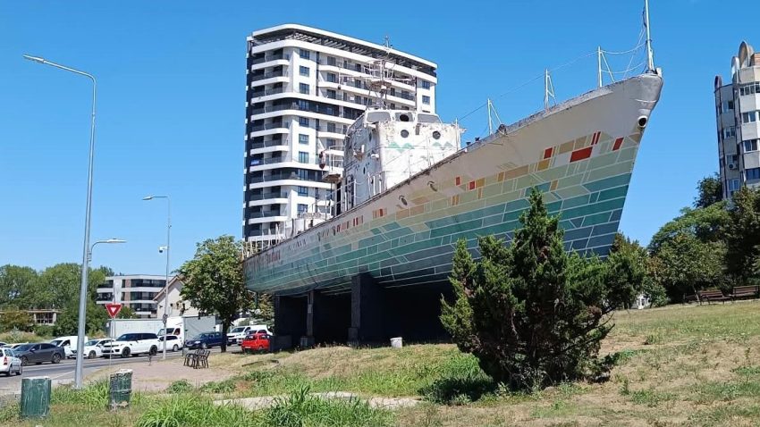 Se încearcă vânzarea ultimului vaporaș rămas în Constanța, cel de la intrarea dinspre Ovidiu / Restul au ajuns la fier vechi / Preț: 68 de mii de lei fără TVA