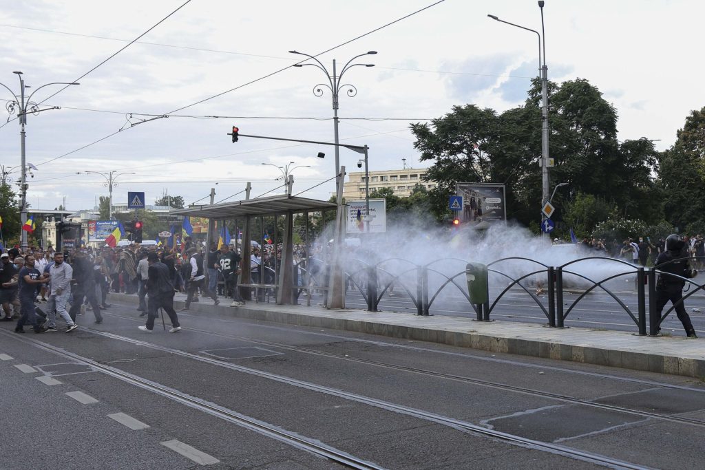 Jurnaliști agresați în timpul protestului oierilor din Piața Victoriei. Poliția s-a sesizat din oficiu (Video)