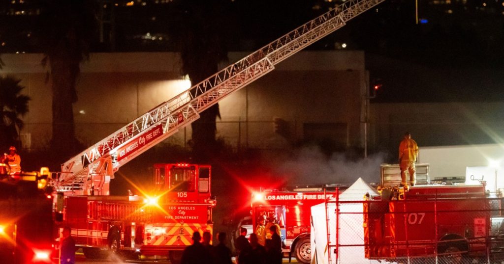 Trei oameni au murit după ce elicopterul unei televiziuni s-a prăbuşit în timp ce filma un accident, în Los Angeles