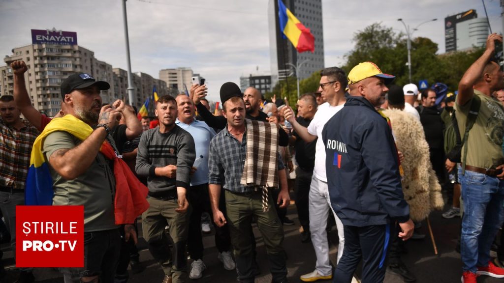 Fermierii continuă protestele în Piața Victoriei. Dacă nu primesc răspunsuri, anunță că pleacă spre Valea Oltului și Comarnic