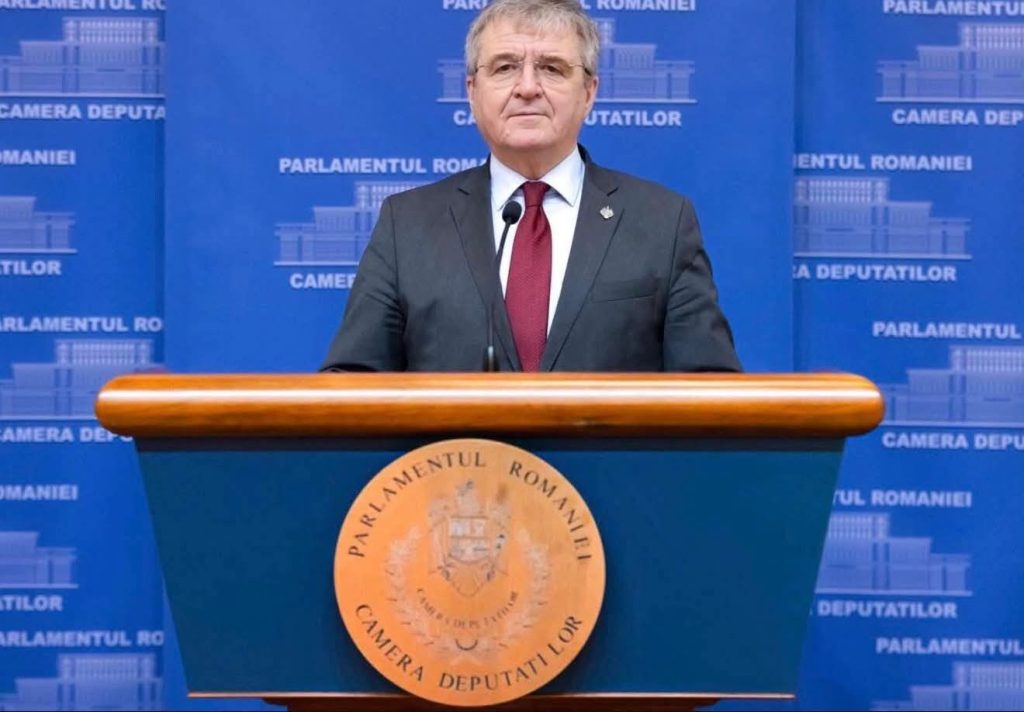 Mircea Govor nu renunță la amendamentul pentru pălincă: scutire de accize pentru până la 200 de litri produși în gospodării
