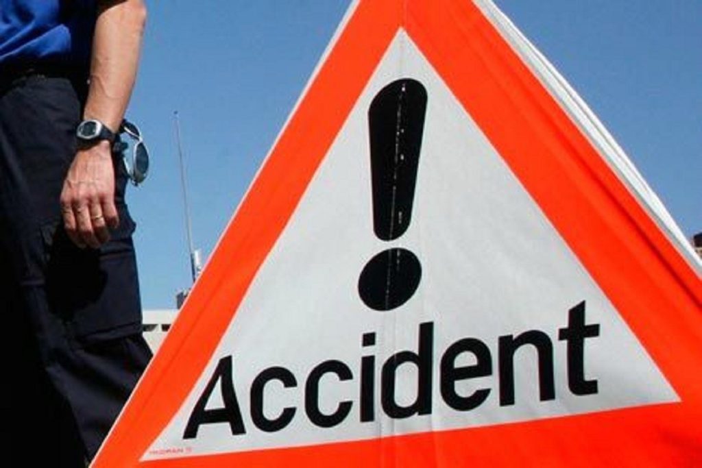 Accident la Florești: o femeie a ajuns la spital după ce mașina în care se afla a fost proiectată într-un vehicul staționat