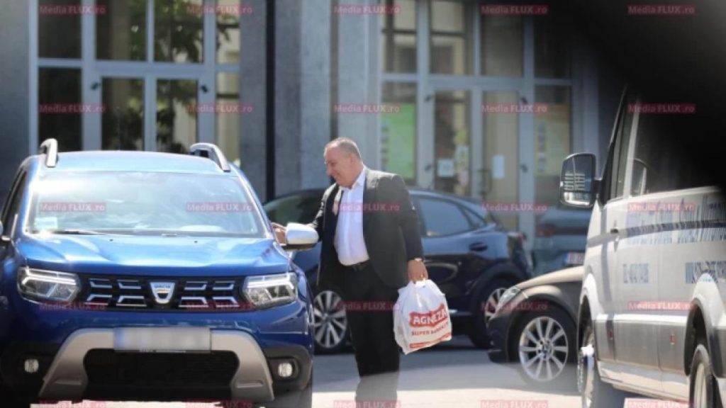 DNA anchetează posibile șpăgi primite de șeful ITM. Mai multe persoane, surprinse cu pungi și cutii la mașina lui Dantes Nicolae Bratu