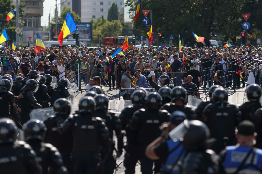 Bilanțul protestelor violente din Piața Victoriei: Șase persoane reținute, amenzi de 46.000 de lei