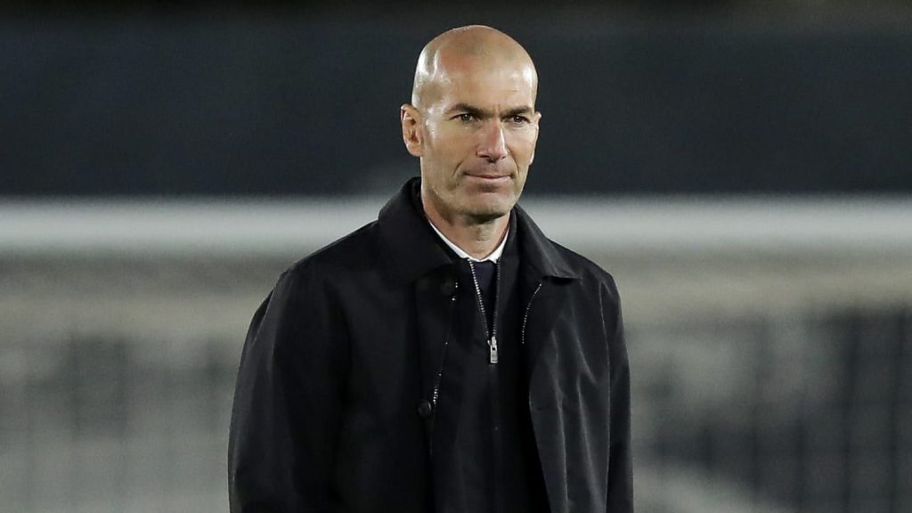 Stafful naţionalei Franţei, format din 28 de persoane, în frunte cu Zinedine Zidane