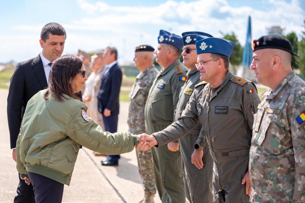 Miniștrii apărării din România și Spania, întâlnire la baza Mihail Kogălniceanu. Ce au discutat