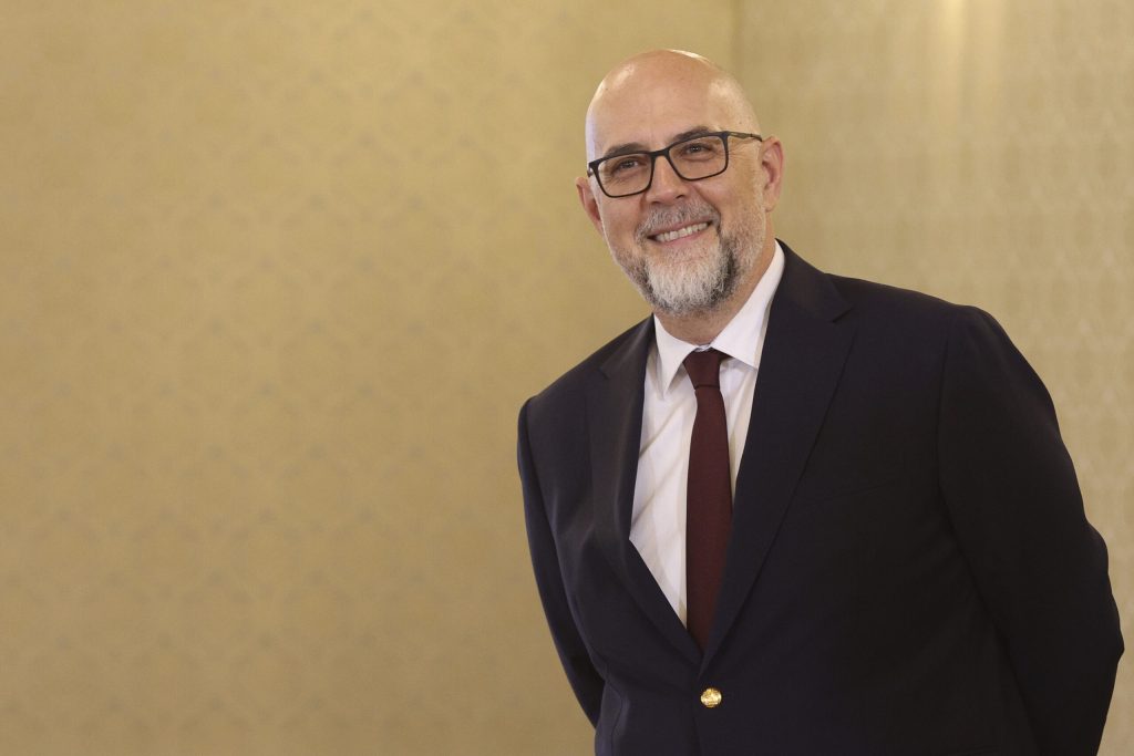 Cum se prezintă partidele la consultările de la Cotroceni: PSD caută o înțelegere cu AUR, PNL și USR merg pe varianta Siegfried Mureșan. Kelemen Hunor a găsit a treia cale