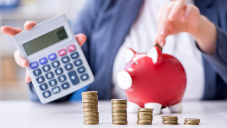 Peste 1,2 milioane de români își fac pensie privată, dar limita deductibilă a rămas aceeași de 17 ani: 400 de euro pe an. Ce cer acum administratorii