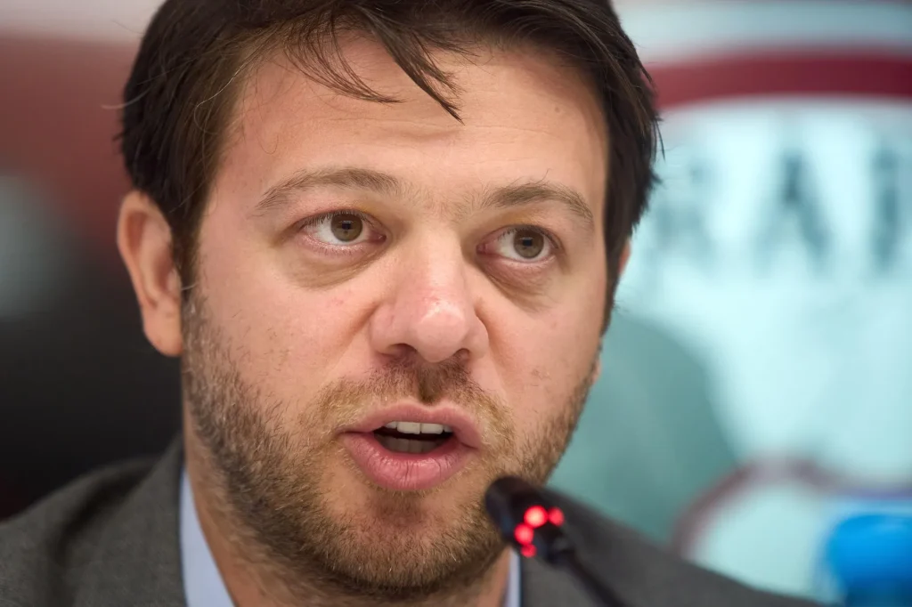Victor Angelescu, dezvăluire neașteptată. Și Rapid s-a confruntat cu o situație precum cea de la FCSB: „L-am prins cu gaz ilariant”. Ce a pățit jucătorul giuleștean
