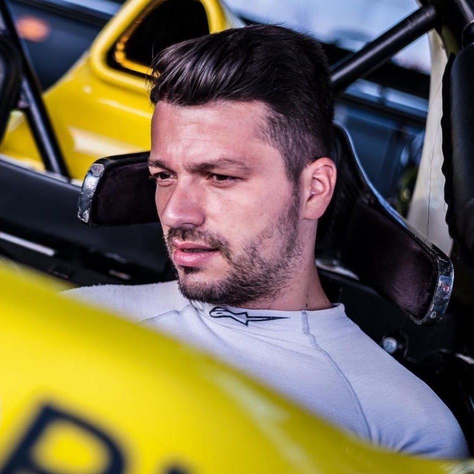Pilotul Octavian Ciovică, fost campion național, condamnat la 3 ani și 6 luni de închisoare cu executare pentru trafic de influență și șantaj / A fost consilier local și prim-vicepreședinte al PNL Brașov